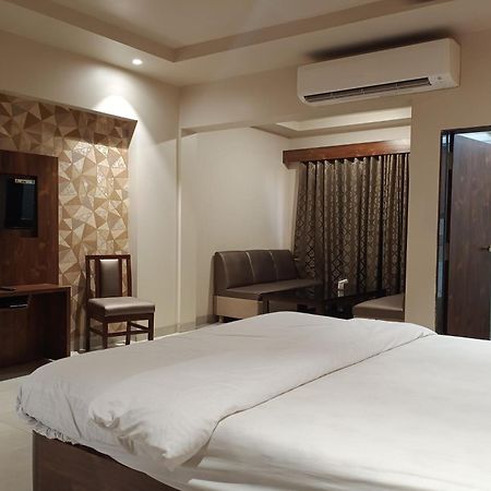 Hotel Apratim Lodging & Boarding Ulhasnagar Exterior photo