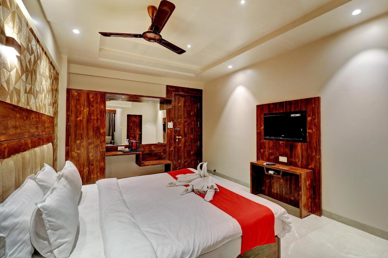 Hotel Apratim Lodging & Boarding Ulhasnagar Exterior photo