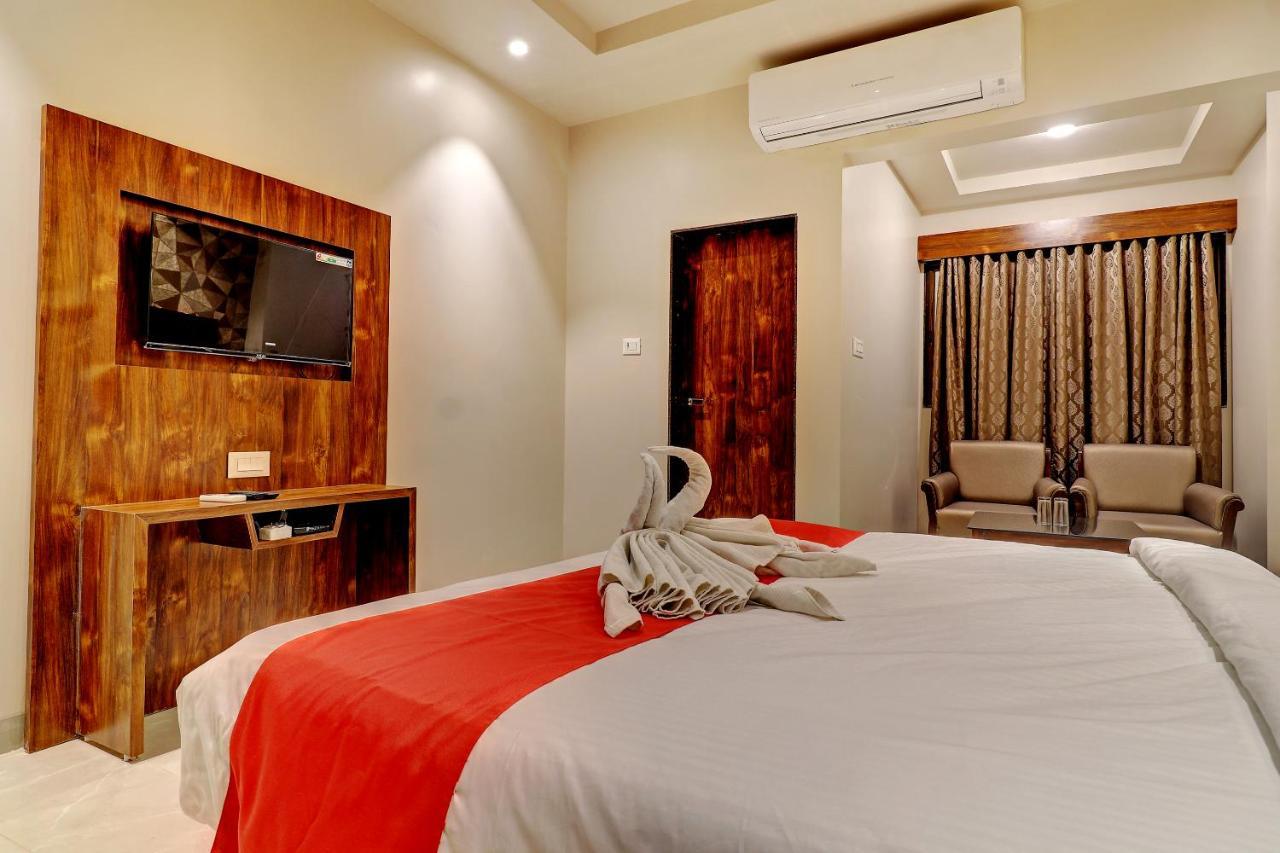 Hotel Apratim Lodging & Boarding Ulhasnagar Exterior photo