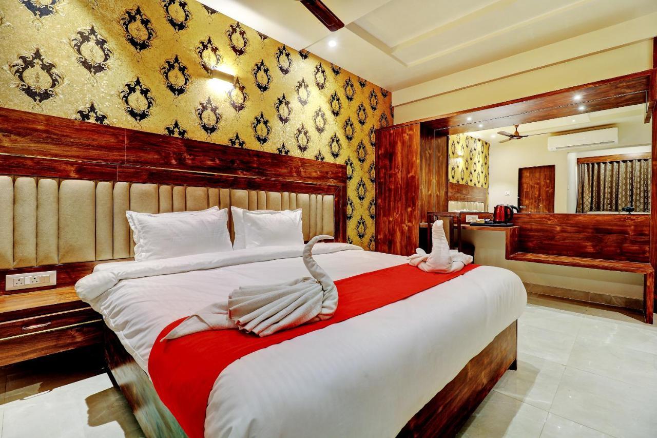 Hotel Apratim Lodging & Boarding Ulhasnagar Exterior photo