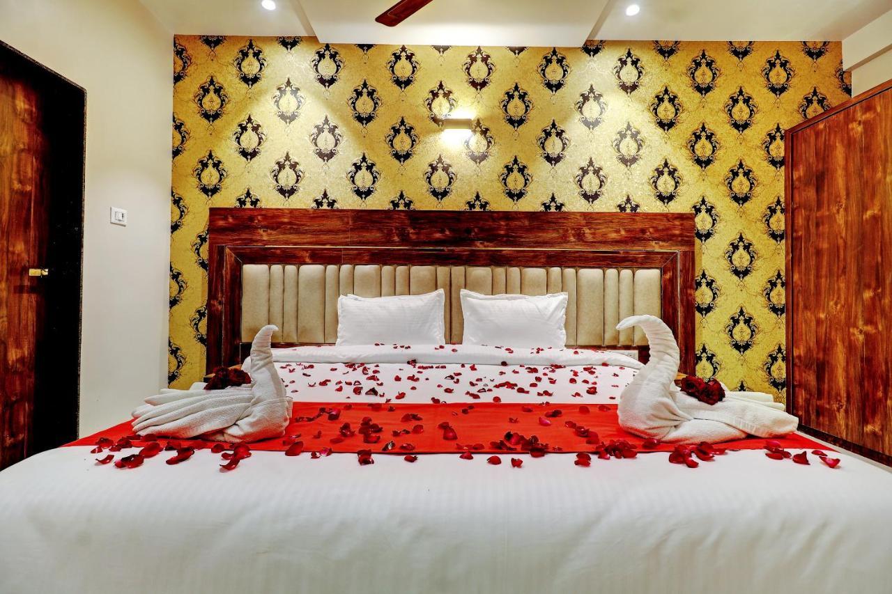 Hotel Apratim Lodging & Boarding Ulhasnagar Exterior photo