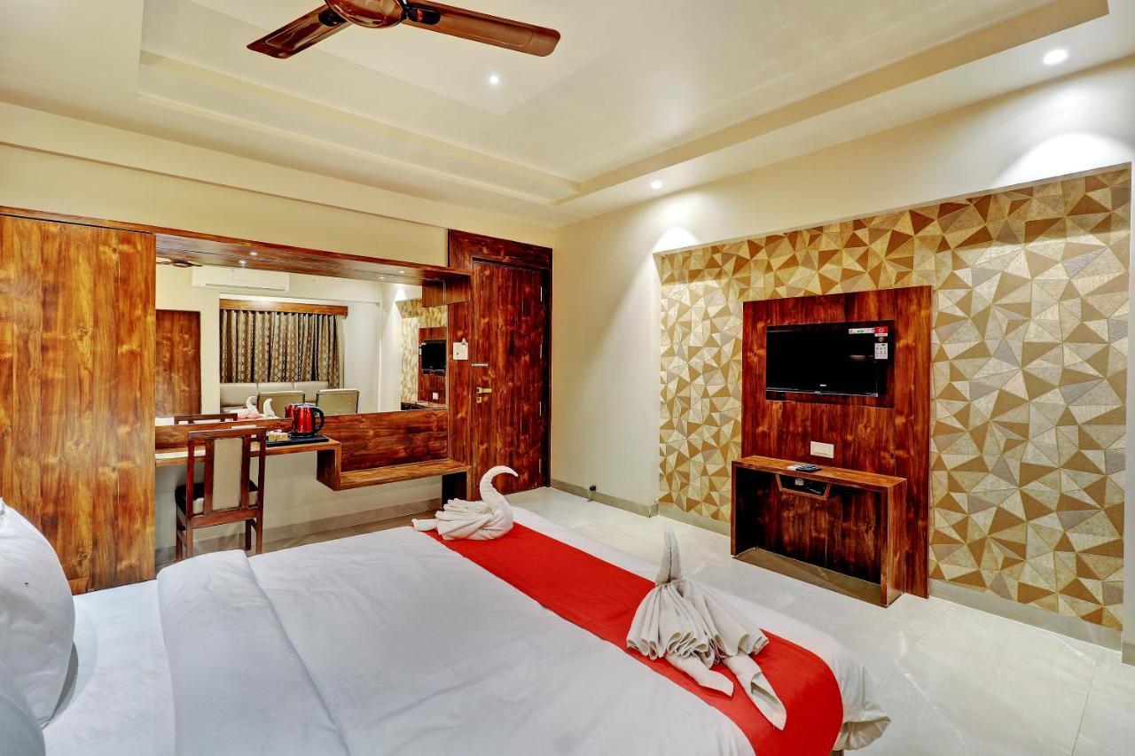 Hotel Apratim Lodging & Boarding Ulhasnagar Exterior photo