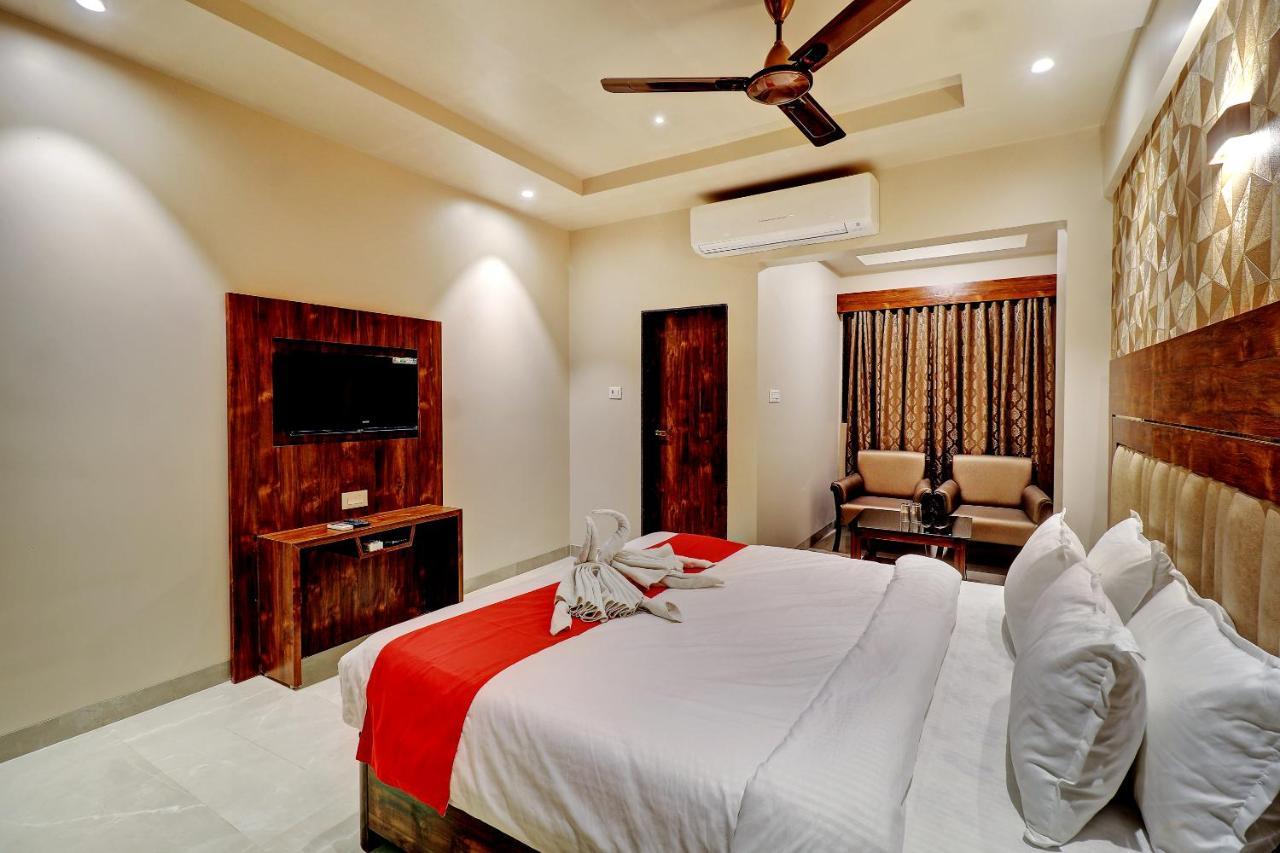 Hotel Apratim Lodging & Boarding Ulhasnagar Exterior photo
