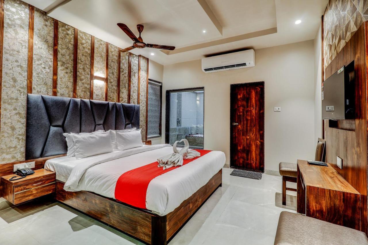 Hotel Apratim Lodging & Boarding Ulhasnagar Exterior photo