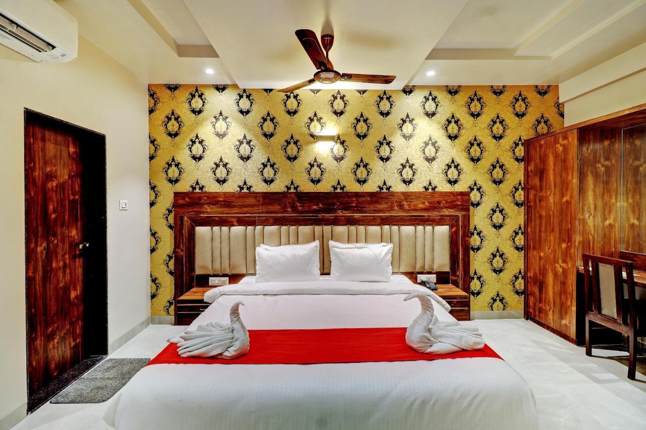 Hotel Apratim Lodging & Boarding Ulhasnagar Exterior photo