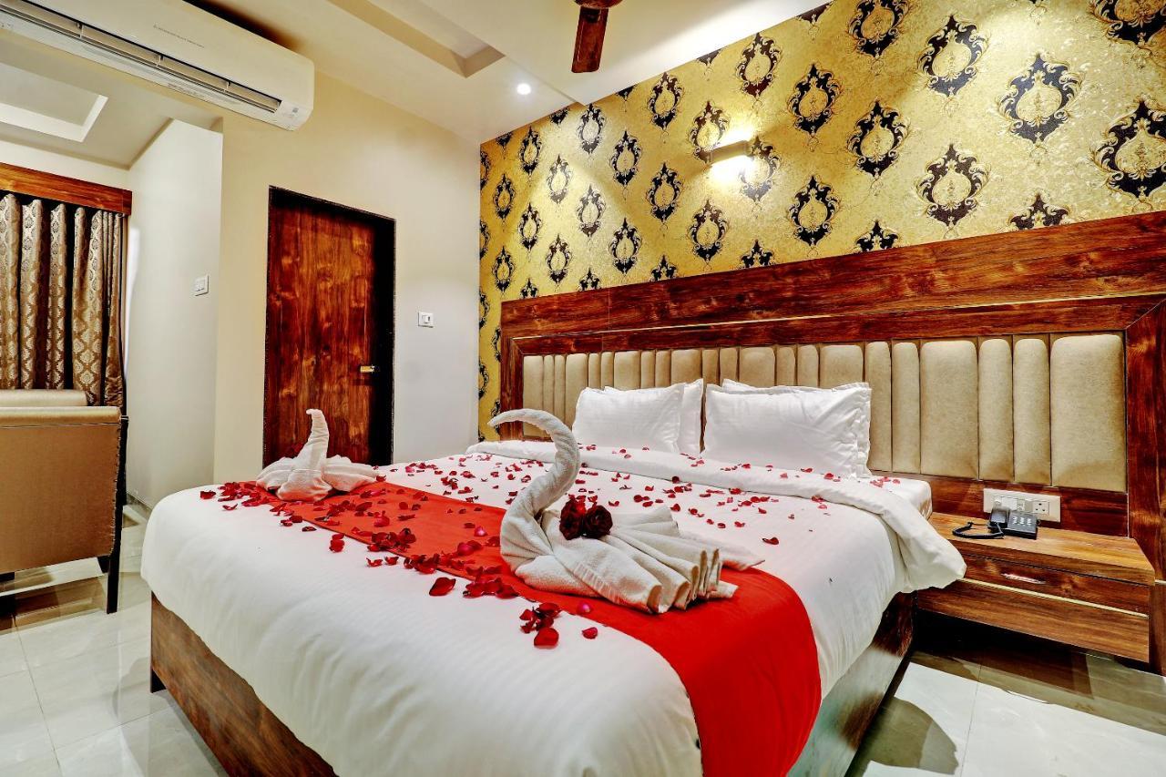 Hotel Apratim Lodging & Boarding Ulhasnagar Exterior photo