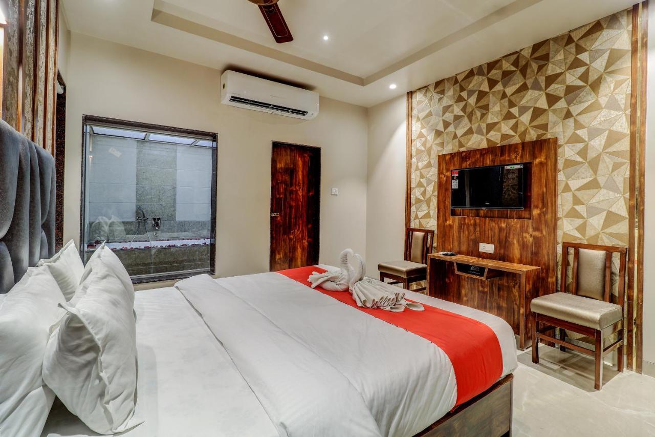 Hotel Apratim Lodging & Boarding Ulhasnagar Exterior photo