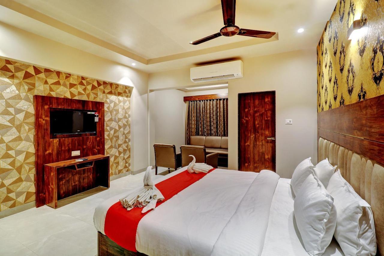 Hotel Apratim Lodging & Boarding Ulhasnagar Exterior photo