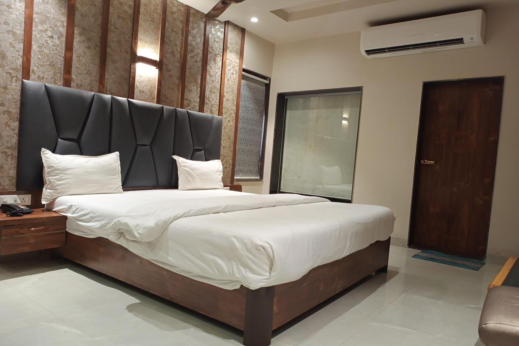 Hotel Apratim Lodging & Boarding Ulhasnagar Exterior photo
