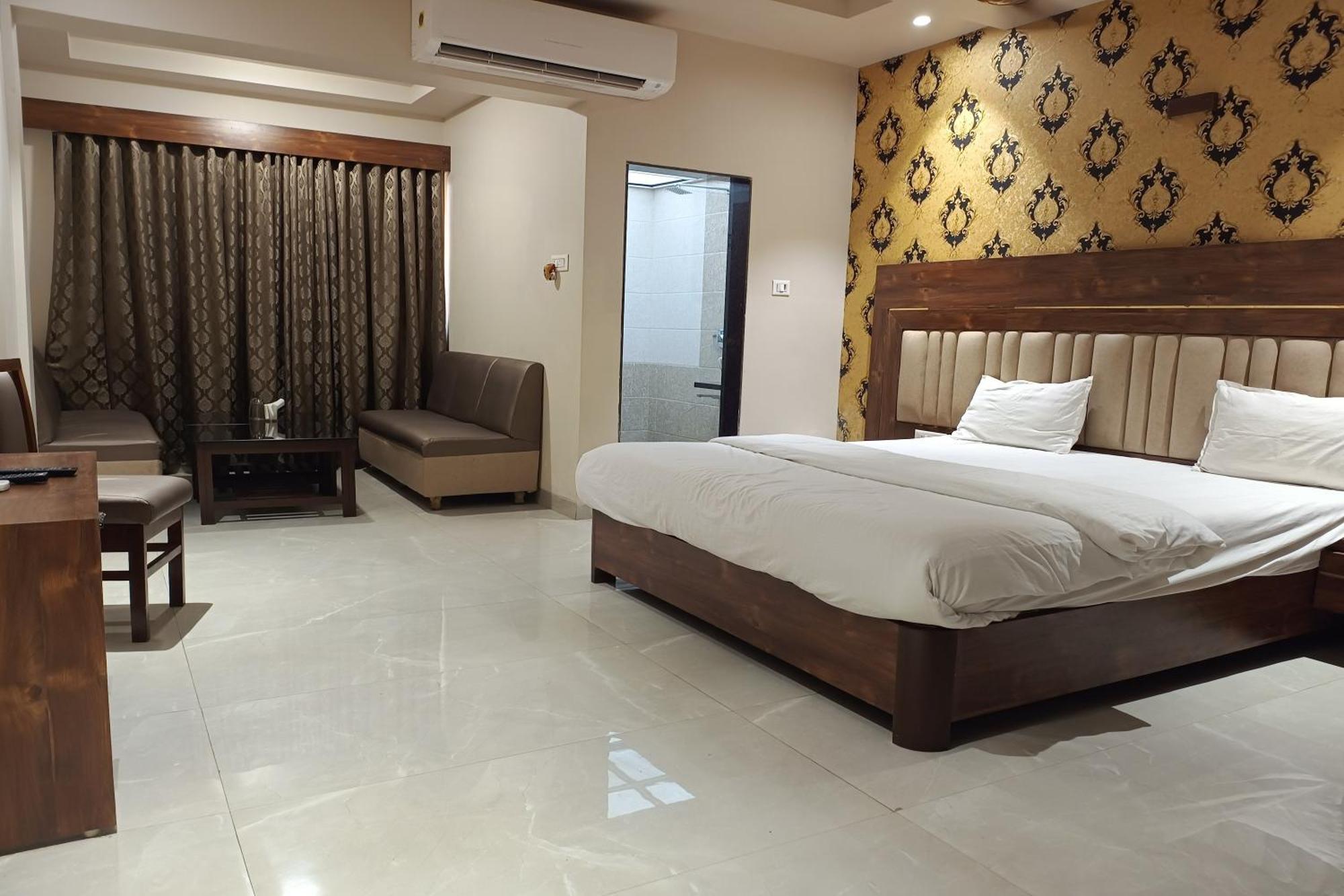 Hotel Apratim Lodging & Boarding Ulhasnagar Exterior photo