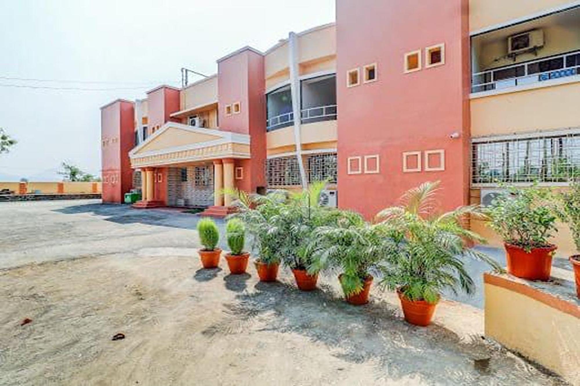 Hotel Apratim Lodging & Boarding Ulhasnagar Exterior photo